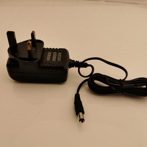 UK Driver LED Treiber Stecker Transformator 12V 1A Steckertrafo