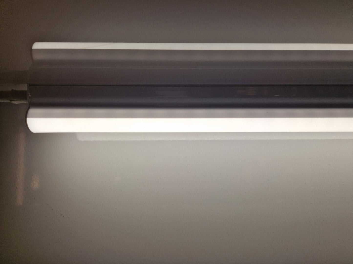 Vesio LED-Lichtleiste 60cm 9W mit Schalter