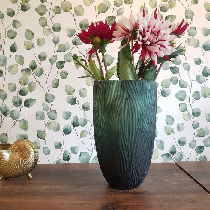 Schmale Vase aus Glas grün 18x28cm mit geschliffenen Muster mundgeblasen