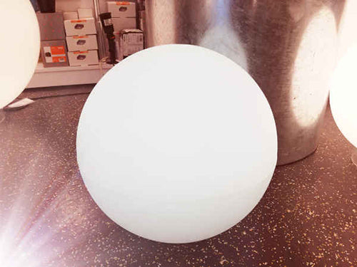 Dekorative LED Gartenkugel Kugelleuchte aussen 40cm – LED Außenlichterkette wetterfest für Garten & Terrasse