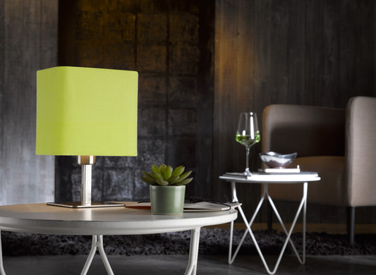 Kleine Tischlampe Sam mit grünen Stoffschirm Tischlampe